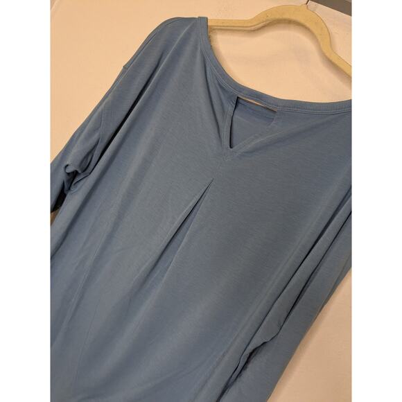 Athleta 3/4 Length Sleeve Scoop Neck Soft Blue Athleisure Top Womens Size Medium - Picture 8 of 8